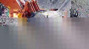 ＼It‘s powerful!!／ The Ultra-large Hydraulic Excavators are active in mines and quarries. The sight loading the excavated rock onto the body of dump truck is powerful. | Hitachi Construction Machinery Co., Ltd.