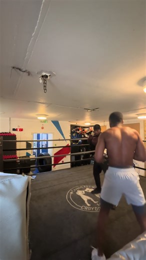 🔥PaperCutz🔥 Less is More if you don’t want to reach new heights! More is always more when you want to become your best self! Perfect your craft by identifying your flaws along the way and build a fortress of growth! 🔥Let’s get shredded!PaperCutz in full effect!🔥 #more #shredded #burpees #circuittraining