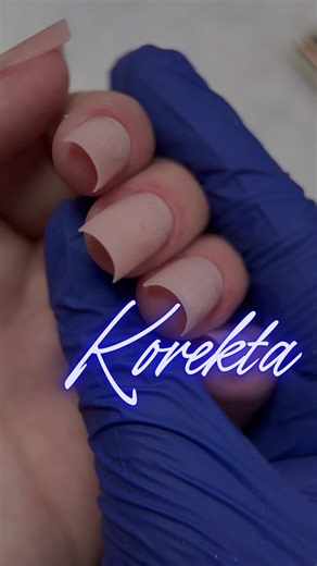 Korekta TAK czy NIE? 💣 💥ZALETY💥 · PRAWIDŁOWA ARCHITEKTURA PAZNOKCIA: dzięki korekcie można „naprawić” uszczerbione krawędzie, asymetrię czy nierówności. Podniesienie całego paznokcia powoduje przywrócenie odpowiednich krzywizn które odpowiadają za TRWAŁOŚĆ stylizacji i zapobiegają bolesnym złamaniom💎 · BEZPIECZEŃSTWO: Podniesienie paznokcia daje nam możliwość odpowiedniego wytresowania naturalnego paznokcia od spodu, co zapobiega zapowietrzeniom paznokci. Dzięki temu mamy pewność że nie dost