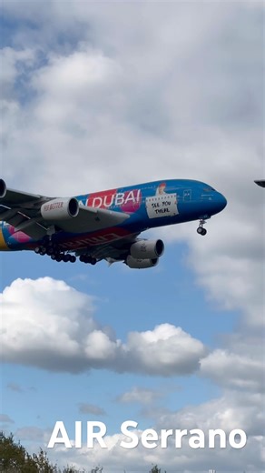 Heathrow STUNNED by Emirates A380 Low Pass Landing😱✈️ #airbus #aviation #planespotting