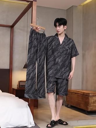 冰丝的家居服套装冰凉透气不闷热，怎么穿都舒服 ​#冰丝睡衣男​ ​#睡衣家居服​ ​#睡衣套装​ ​#冰丝睡衣男​ ​#夏季睡衣男​