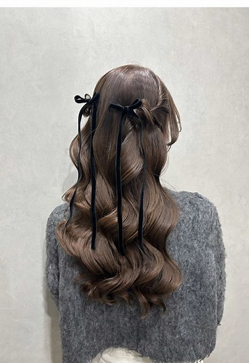 魅力的なハーフツインヘアのセット