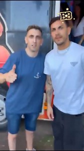 PAREDES, ANFITRIÓN DE LUJO EN EL CUMPLE DE SU HIJA 😎 💙💛 El 5 de Boca y su pareja, Camila Galante, celebraron los 12 años de Vicky y el volante campeón del mundo saludó a uno por uno los integrantes de @bondy_gamer, encargados de animar la fiesta 🥳🎉 #Boca #BocaJuniors #Paredes | Bienbosteros