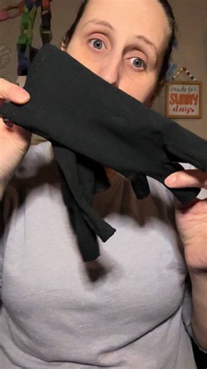 If your hands are your favorite tools, this is for you. 🧶✂️ Calling all knitters, crocheters, quilters, jewelry makers, painters, and DIY lovers — long crafting sessions don’t have to end with stiff, aching fingers. Our Arthritis Compression Gloves are designed to support hardworking hands so you can keep creating comfortably. ✨ Why crafters love them: Gentle compression helps reduce stiffness and swelling Open fingertips so you can feel your yarn, fabric, beads, and tools Soft, breathable fabr