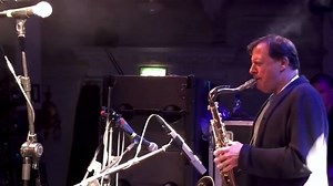 应该是目前地球上最牛逼的萨克斯手没有之一！！Chris Potter 9分半超强solo - with Snarky Puppy《Lingus》
