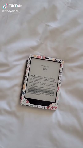 Exploring Sapphic Books on Booktok: Crossing The Line by Tracy Cress