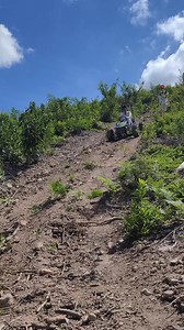 It's too steep, it's easy to climb up the mountain but difficult to descend! It tests the brakes a lot | Yang Emily