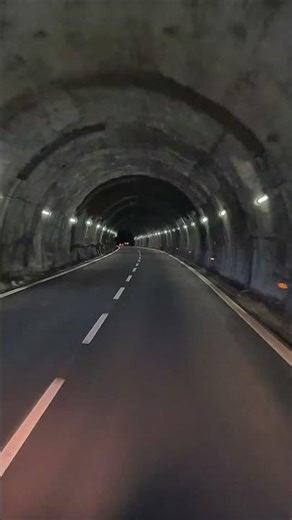 Relaxing Night Drive 🌙 Tunnel Lights in 4K