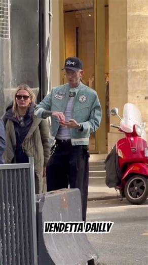Machine gun Kelly in paris #machinegunkelly #youtubeshorts #fashion #fashionweek #parisfashionweek