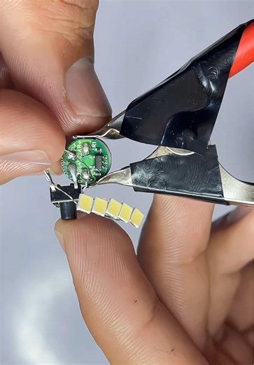 Smallest Digital Light You’ve Ever Seen 🔥(I made the smallest digital light using simple components, and the result is insane 🤯💡 You won’t believe how tiny this digital light is — yet it actually works! If you love electronics, DIY projects, mini inventions, or tech experiments, this is for you 🚀 Watch till the end 👀🔥 👉 Like, Share & Follow for more crazy mini tech projects #digitalLight #smallestinvention #miniproject #electronics #DIYelectronics