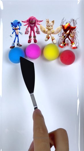 Mixing Sonic + Hyper Knuckles + Super Tails + Chaos Shadow and got Secret Character at the end…