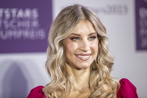 Cathy Hummels gibt ihren Fans, was sie wollen - "Komplett nackig"