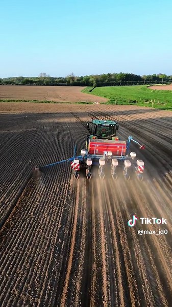Semis de maïs au GAEC Feret 🌽💨@Loïs @Erwann Lange #normandie🇨🇵 #johndeere #semisdemaïs🌽