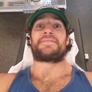 Les dejamos este video de Henry Cavill para que echen a andar la imaginación. 🥵 | Daemoniaca