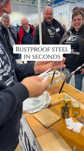 Rustproofing steel in seconds! Using a non-woven application pad, we simply work Odie’s Oil directly into the surface. You don’t need to use gloves. There’s no waiting time & no complicated steps. Just buff on, buff off and you’re done 👍 If your project combines steel, bolts, screws or fixings with timber, this natural oil finish lets you protect everything in one simple application. It’s ideal for mixed-material furniture, woodworking projects, bespoke furniture builds & metal details that nee