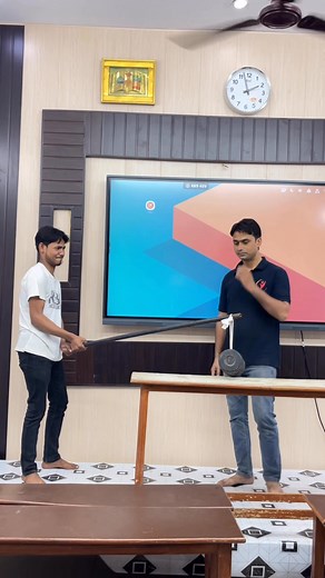 💪 Amazing Torque Experiment! In this video, we’ve lifted a dumbbell using a simple rod to demonstrate how torque actually works. ⚙️ Torque is the product of force and perpendicular distance, and it helps us understand how rotation happens in real life. Watch how a small change in distance creates a big difference in effect — that’s the power of physics in action! 🔥 📘 Concepts Covered: • Torque = Force × Perpendicular Distance • Basics of rotational motion • Real-life examples of torque #Torqu