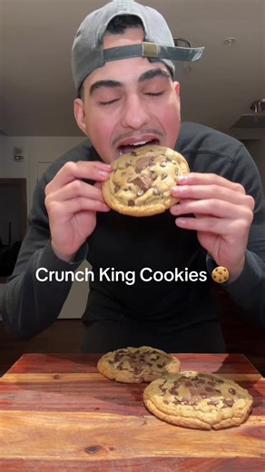 Easy chocolate chip cookies 🍪👇 Ingredients 1/2 cup unsalted butter (slightly softened) 1/2 cup sugar 3/4 cup brown sugar 1 egg 1 tsp vanilla 1 tsp salt 1 1/4 cups all-purpose flour 1/2 tsp baking soda Chocolate chips Steps 1. Mix butter, sugar, and brown sugar 2. Add egg vanilla 3. Mix in flour, salt, baking soda 4. Fold in chocolate chips 5. Scoop onto baking tray 6. Bake at 375°F for 12 min or until edges are golden- take out and rest 15 mins min for crisp Soft center, crispy edges 🍪 Save s