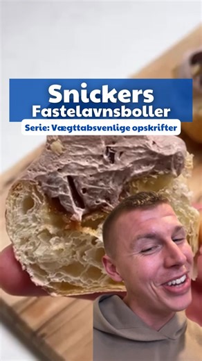 Daniel Mortensen | Personlig træner & Kostvejleder on Instagram: "De her fastelavnsboller er super nemme, lækre og perfekte til dig, som gerne vil skabe et vægttab gennem februar uden at gå på kompromis med smag og det du elsker😍 Antal: 12 stk. Samlet tid: 35 minutter. (Ingrediensliste) 0.5g Perfect sød 10g (~1 spsk.) Kakaopulver 30g (1 1/3 scoop) Whey proteinpulver, med smag 50g Peanut butter 50g Tørristede peanuts/jordnødder 50g Salted caramel sirup (bodylab) 120g Chokolade, 70% 250g Skyr, 0.