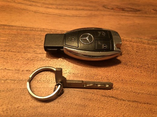 Anleitung: Leere Schlüsselbatterie der Mercedes B-Klasse wechseln