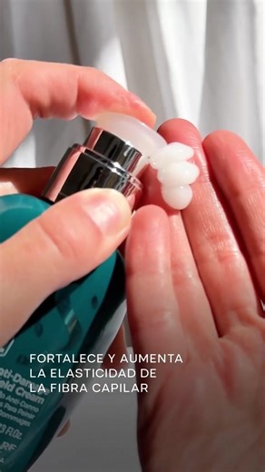 Tu cabello merece algo más que una reparación superficial. 💚✨⁣ ⁣ Semi di Lino Reconstruction trabaja desde el interior de la fibra para devolver fuerza, resistencia y vitalidad al cabello dañado.⁣ ⁣ Con su tecnología avanzada, ayuda a reducir la rotura, mejora la suavidad y deja el cabello más saludable, manejable y listo para tu día a día.⁣ ⁣ Una rutina sencilla, un cabello visiblemente más fuerte. ⁣ ⁣ #alfaparfmilanopro #alfaparfspain #semidilino #reconstruction | Alfaparf Milano Professional