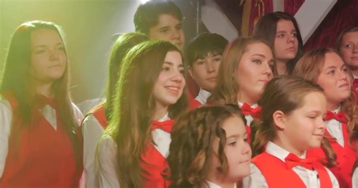 David Phelps - Hallelujah Christ Is Here Hark, Hark, Hark the message of love 🎶🎄! | Gaither Tribute
