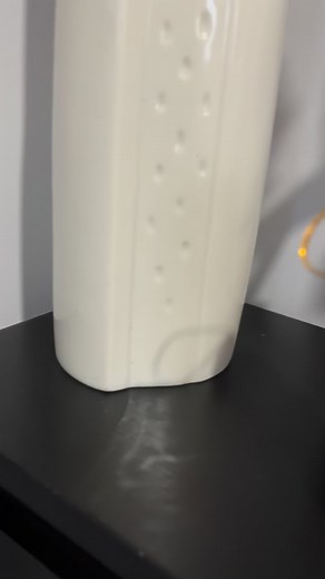 Just adding some Christmas cheer here and there 😉 . I bought the lovely navy flowers and sparkly bits form @cootesofballygawley and had planned on using them for my front door arch but when it came to it I just didn’t want to risk them getting ruined in the rain outside 😂 . I also bought myself a glue gun so instantly had to get creative with the left over baubles and bbq skewers 🤞🏼 | Jude Mitchell