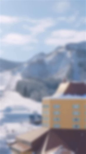 本日より舞子高原ホテルがオープン🛎️ 雪景色に包まれる、くつろぎのひととき🛋️ 新潟の食材を味わえるブッフェと温泉♨️ ゲレンデ直結の快適滞在🌿 おひとり様からご家族まで、心地よく快適にお過ごしいただけます。 スタッフ一同、皆様のご来館を心よりお待ちしております。 オープンを記念して、雪化粧をまとうホテルの映像を公開します アクセスの詳細やゲレンデ情報は、公式サイトをご覧ください🔎 #舞子スノーリゾート #舞子高原ホテル #スマイルリゾート #ホテル #hotel | 舞子スノーリゾート