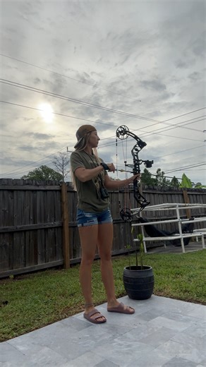 12K views · 703 reactions | Little bow practice before going to Georgia. 歷 #kellyyoung #hunting #archery | Kelly Young | Facebook