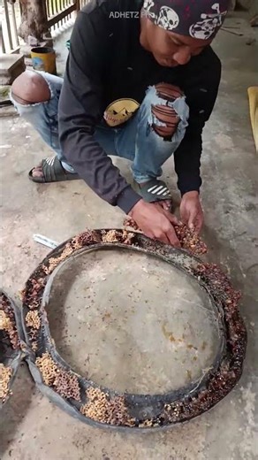 split motorcycle tires, it turns out the contents are Trigona honeycomb part2🐝🍯