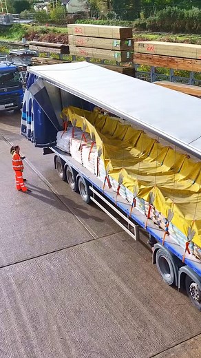 🚚 Delivery from Blue Circle! 🚚 A fresh load of paper and plastic bagged cement, and postcrete has been unloaded and stacked in our yard, ready for collection or delivery. Whether you need a full pallet or just a few bags, we offer competitive prices with regular deliveries across Cornwall. Check out our updated website to see our full range of building materials! 🚜🪨 👉 https://www.walterbaileypar.co.uk/building #BlueCircleCement #BuildingMaterials #BuildersMerchant #LocalSupplier #Constructi