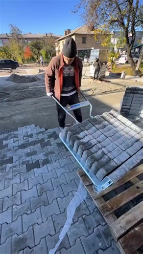With this block lifter, one person can lift and align dozens of paving stones in seconds. #SmartTools #ConstructionLife #WorkSatisfying #fblifestyle | Casa Irrera Messina