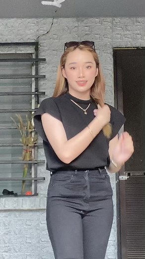 Expressive Hand Gestures and Movements Tutorial