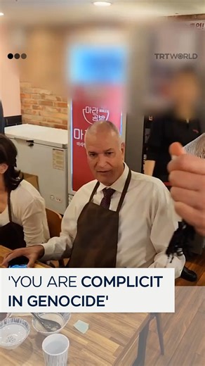 “You are complicit in genocide. And you know that” Pro-Palestinian activists confronted the Israeli ambassador to South Korea, Rafael Harpaz, while he was dining at a restaurant in Seoul, South Korea, on April 22. | TRT World