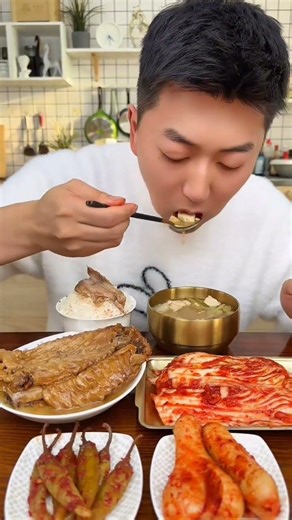 Special spicy wings with spicy traditional kimchi (Second part).... #asmr #mukbang #shorts