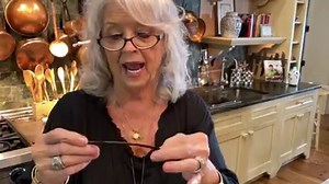 Paula Deen using our Gourmet Madagascar Grade A Vanilla Beans for making her own Homemade Vanilla Extract! | Vanilla Bean Kings