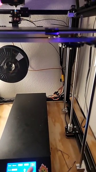 z screw squeaking extremely loudly only when moving downards (ender 5 plus)