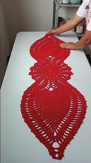 Pineapple pattern table runner, this one is absolutely gorgeous 🥰