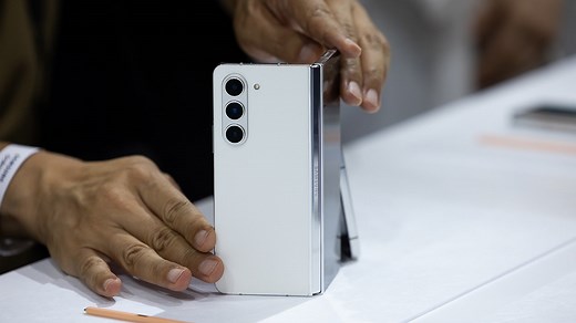 How to forward voicemails on iPhone and Android