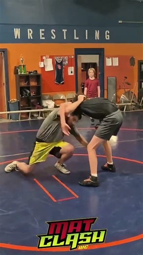 Underhook, level change, elbow high — cut the corner, windshield wiper, finish. #Wrestling
