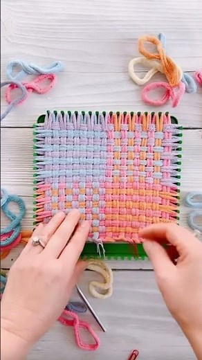 How to Make a Potholder on a Loom. #crafts #potholder #weaving #craftyartideas #craft #craftideas