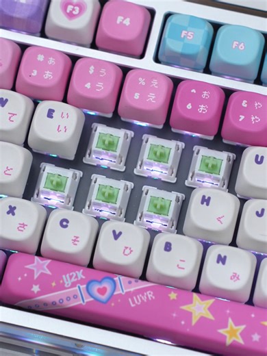 Different combinations can also be stylish. KiiBOOM Flick Switches KiiBOOM x Elyxirine Digital Dreams: Pastel Y2K Keycap Set KiiBOOM Breeze 75 Black White #KiiBOOM #mechanicalkeyboard #customkeyboard #asmr #sound #Keyboard #diy #fyp #typing #setup #keycaps #switch #match