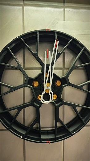 Wanduhr als 16 Zoll Felge Anthrazit PETG CF #wallclock #rim #felge #wanduhr #3dprint @north3d-print @axelpiezonka @Chaos Creator Katrin @Thorsten Pidanset Dr. Pille @Tinchen💎DP💎3D @Icke @Olis3dprinting @3d Luca @3D Edu @Wrap_Team_Folientechnik