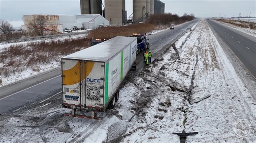 ** Multi-car slideoffs/accidents - I-57/Kankakee, IL ** I-57 southbound near the south side of Kankakee, IL, is shut down due to multiple-vehicle crashes and several semis in ditches from the ongoing snow squall. Expect extended closures, detours, and slick, whiteout conditions. If you’re in the area, seek alternate routes and follow official traffic advisories. Stay tuned for updates on closures and crashes. 🚧 Contact Curtislergner@gmail.com for licensing. #ILwx #SnowSquall #I57 #KankakeeIL #R