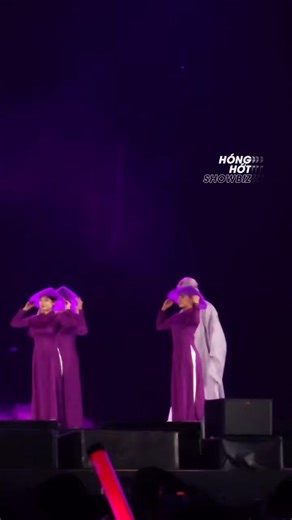 S.T Sơn Thạch sống qua 7 cuộc đời chỉ trong 1 đêm diễn Y Concert: Vừa là ca sĩ, vừa là main dancer, làm Thuỷ Tinh, vừa làm diễn viên minh hoạ cho câu chuyện của Lặng, vừa nhảy đương đại với Mie, lại còn múa rồng, hát bằng giọng Huế... Fan: Nghệ sĩ toàn năng là đây nè | Hóng Hớt Showbiz