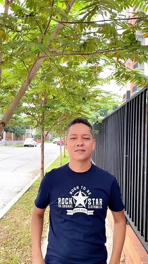 Las preposiciones in, on, at se pueden usar tanto para tiempo como para lugar. En este video las vemos cómo preposiciones de tiempo. "In" la usamos para los meses y años. En mayo (in may), en october (in october), en 1990 (in 1990). "On" la usamos para días y fechas: El 5 de diciembre (on december 5th), el primero de enero (el january 1sh). "At" la usamos para decir "a la' o "a las".A la 1 de la tarde (at 1 pm) a las 8 pm de la mañana (at 8 am). | Neuro aprendizaje de Inglés WITIX