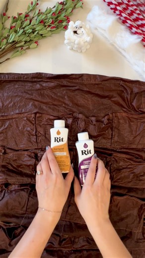 Rit Dye I Fabric Dye on Instagram: "Any guesses before the reveal? 🤔✨ Here’s the recipe for that fresh-out-the-oven gingerbread color formula: 🌼 2 cups Marigold 🍆3 tbsp Eggplant 💧3 gallons of hot water #holidaycrafts #diy"