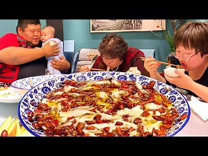 胖哥家宴硬菜镇桌！这盆水煮鱼把全家都馋哭了 ,麻辣鲜香鱼肉瞬间被秒光 !【胖猴仔】