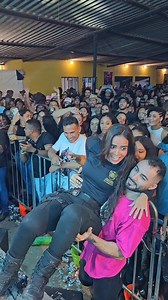 17M views · 55K reactions | Olha que segurança linda.. É mais ela fugiu, deu linha na pipa... largou ele sozinho no placo kkkkkk.... #washingtonbrasileiro #musica #piseiro #danca #forró #music #pegada #vaquejada #sucesso #viral #popular #engraçado #dancarinos #descontração #viralpost #viralvideos | Washington Brasileiro | Facebook