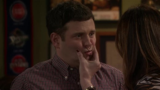 Undateable S03:E07 - An Origin Story Walks Into a Bar