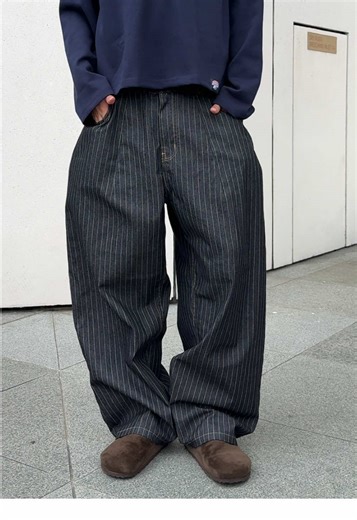 Effortless elevated look with PUSH PUSH Stripes Pants Black V2💨 styled with PUSH PUSH Denn Polo Tee😎 Both now available on talhar.selective ⭐️ #streetwear #style #ootd #cleanfit #styletips @Push Push